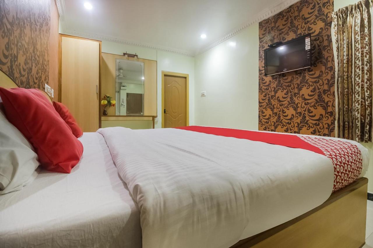 Oyo 70841 Hotel Anjali Residency Velur Exterior photo