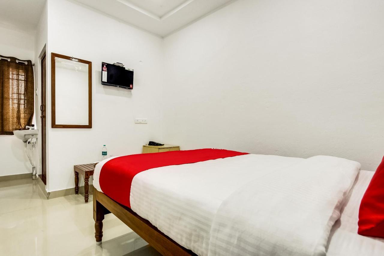 Oyo 70841 Hotel Anjali Residency Velur Exterior photo